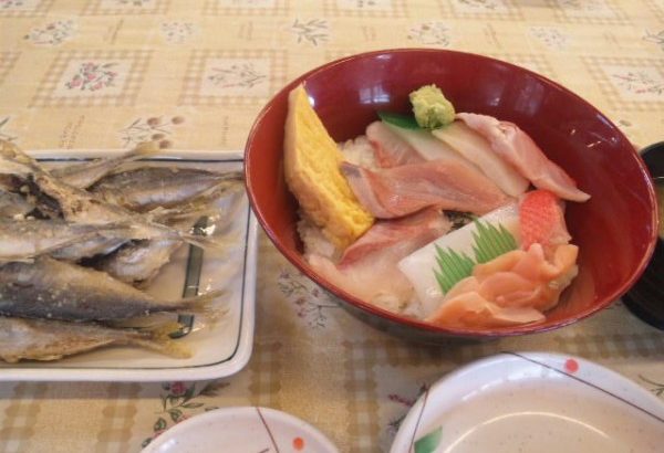 保田漁港　ばんや　地魚海鮮丼